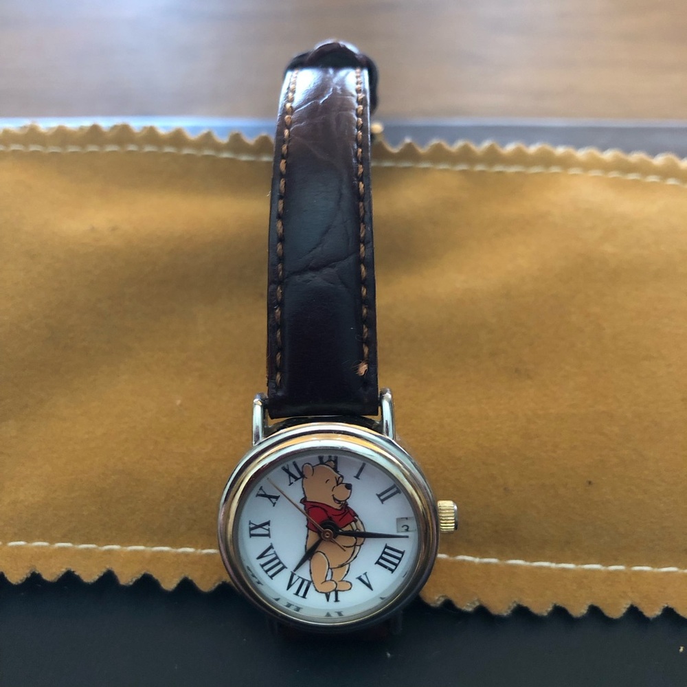 Winnie-the-Pooh Watch w/Brown Band - Picture 2 of 6